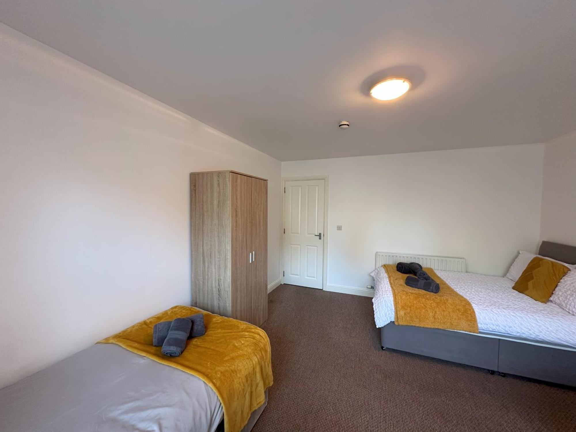 Curwen Apartment Уоркингтън Екстериор снимка